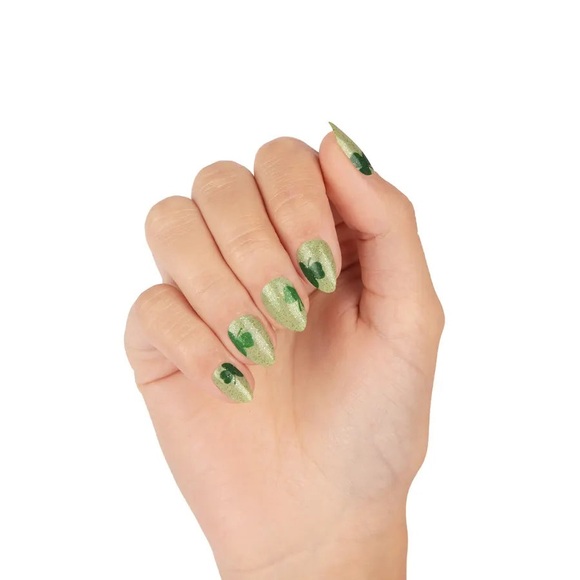 Color Street GET CLOVER IT Green Shamrock Glitter Nail Polish Strips - Picture 5 of 6